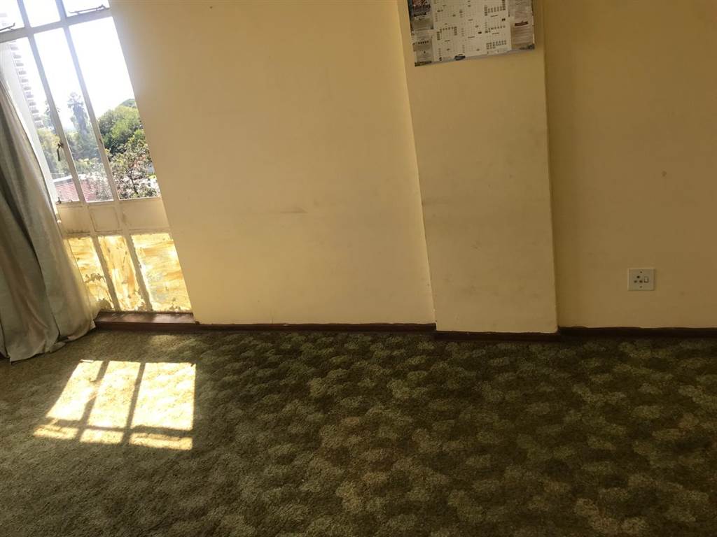 1 Bed Apartment in Sophiatown photo number 5