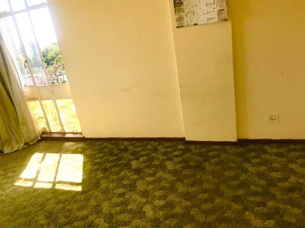 1 Bed Apartment in Sophiatown photo number 17