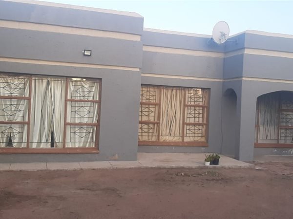 4 Bed House in Lethlabile