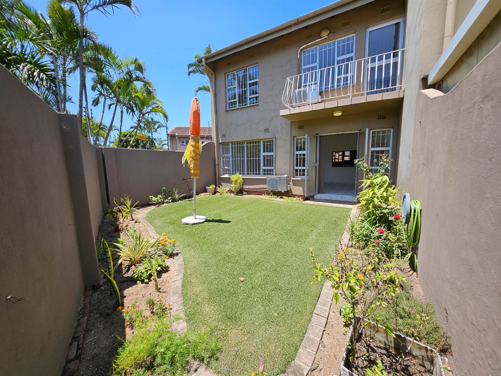3 Bed Townhouse in Umhlanga Rocks photo number 1