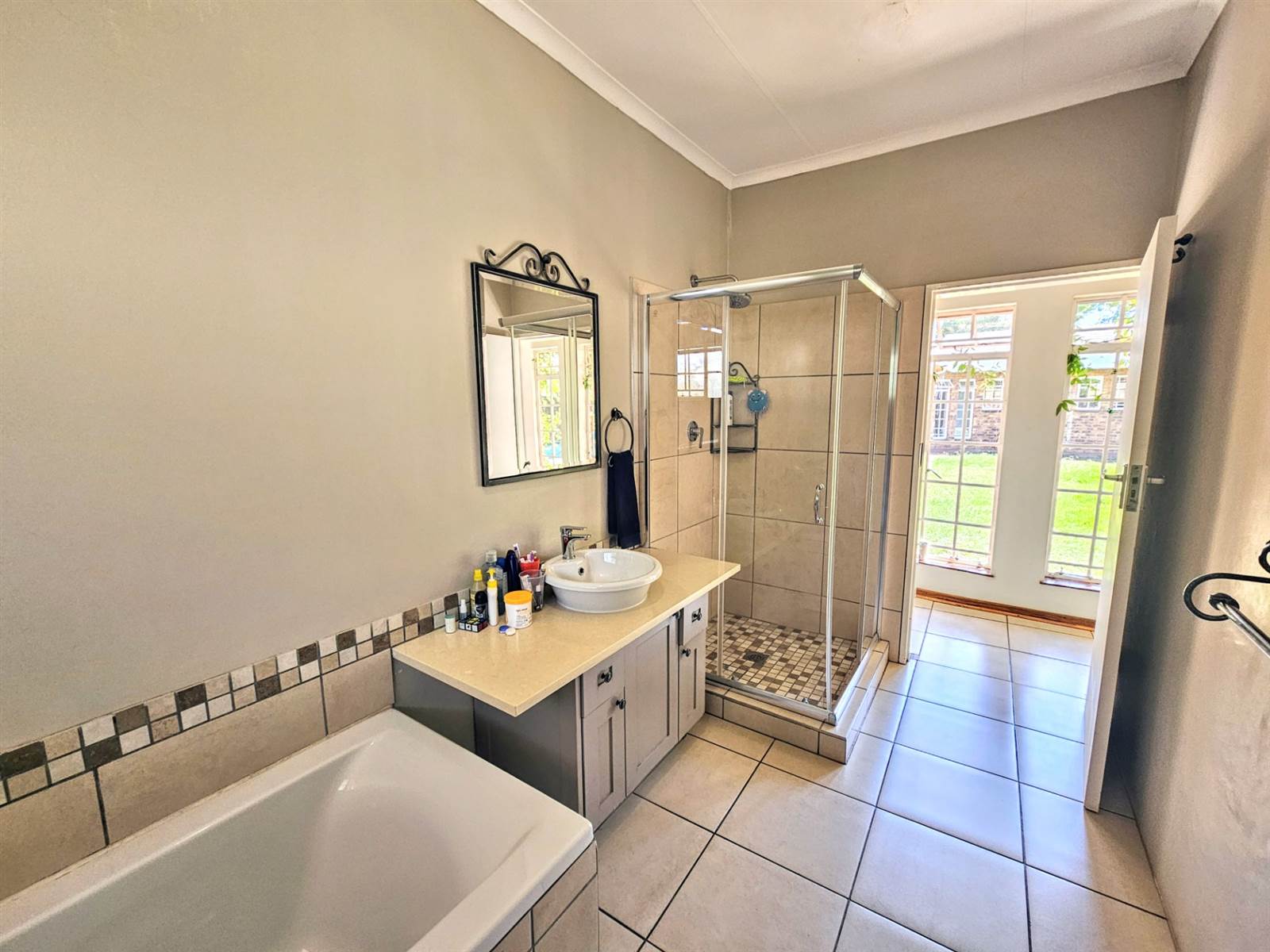 4 Bed House in Waterkloof photo number 15
