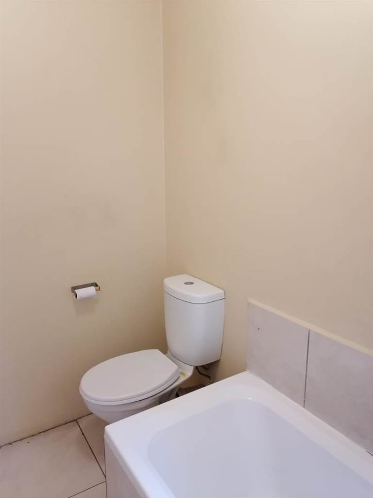 2 Bed House in Clayville photo number 11