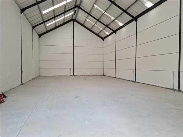 370  m² Industrial space