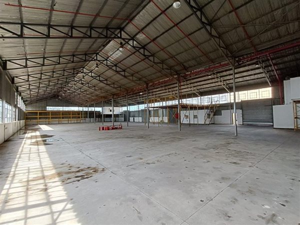 3 302  m² Industrial space