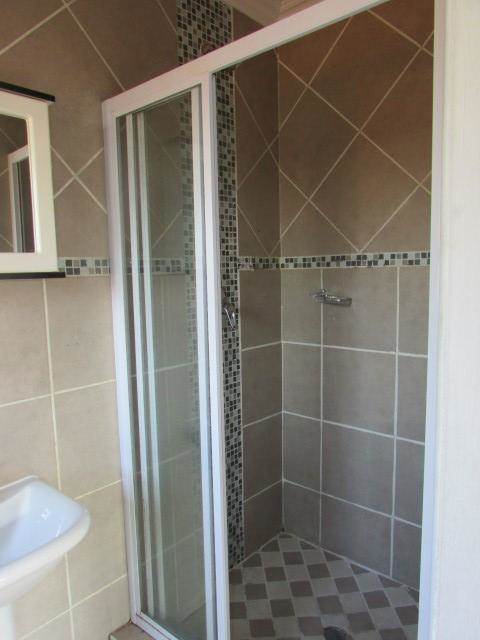 3 Bed Flat in Lephalale (Ellisras) photo number 17