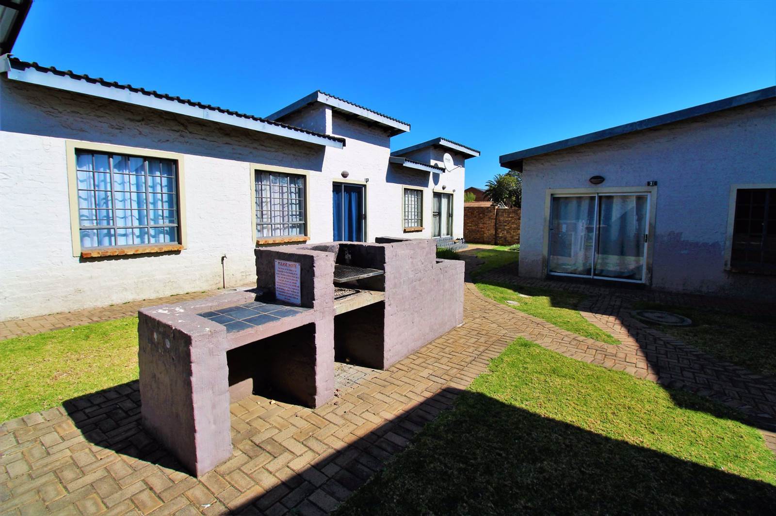 1 Bed Apartment in Witbank Central photo number 16