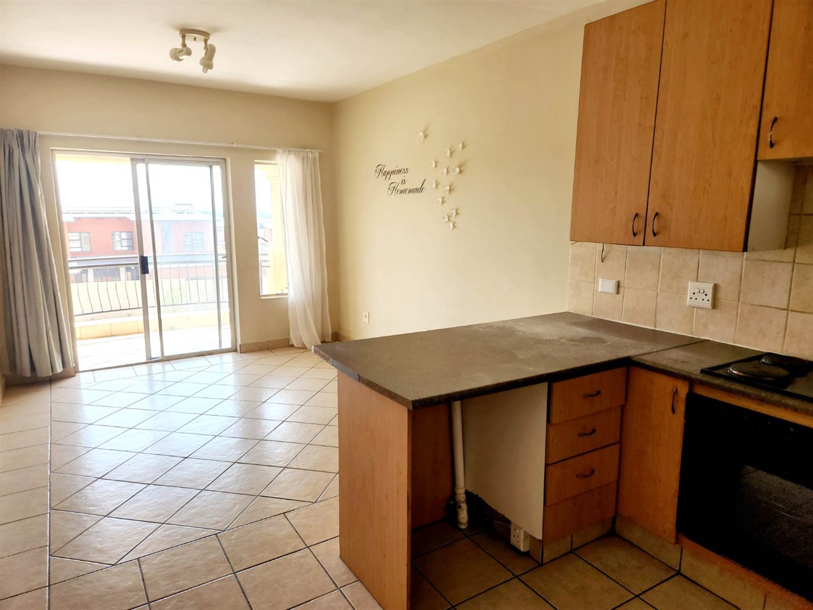 2 Bed Apartment in Hazeldean (Silverlakes Surroundings) photo number 2