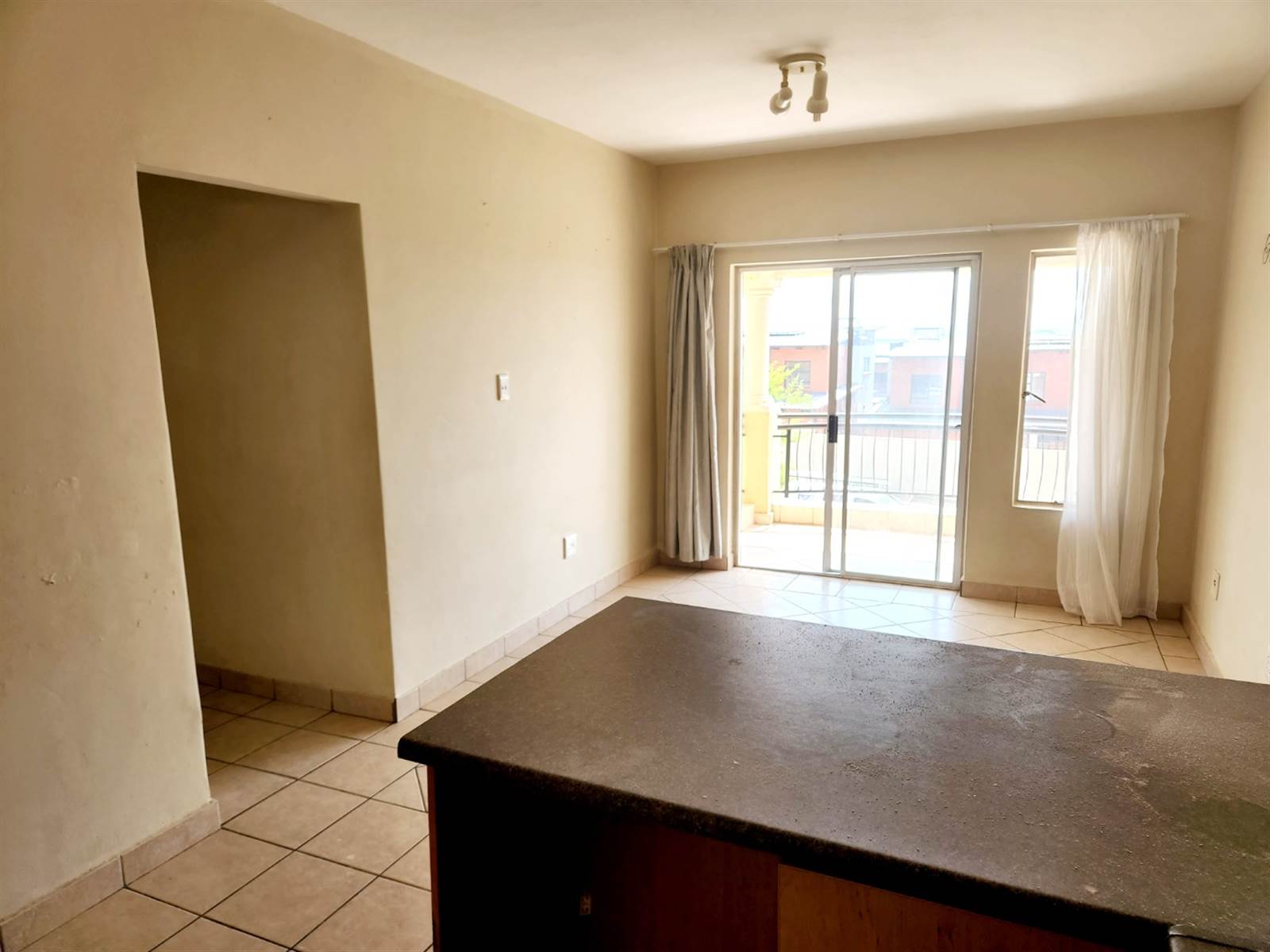 2 Bed Apartment in Hazeldean (Silverlakes Surroundings) photo number 5