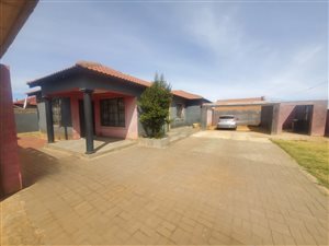 3 Bed House in Naledi