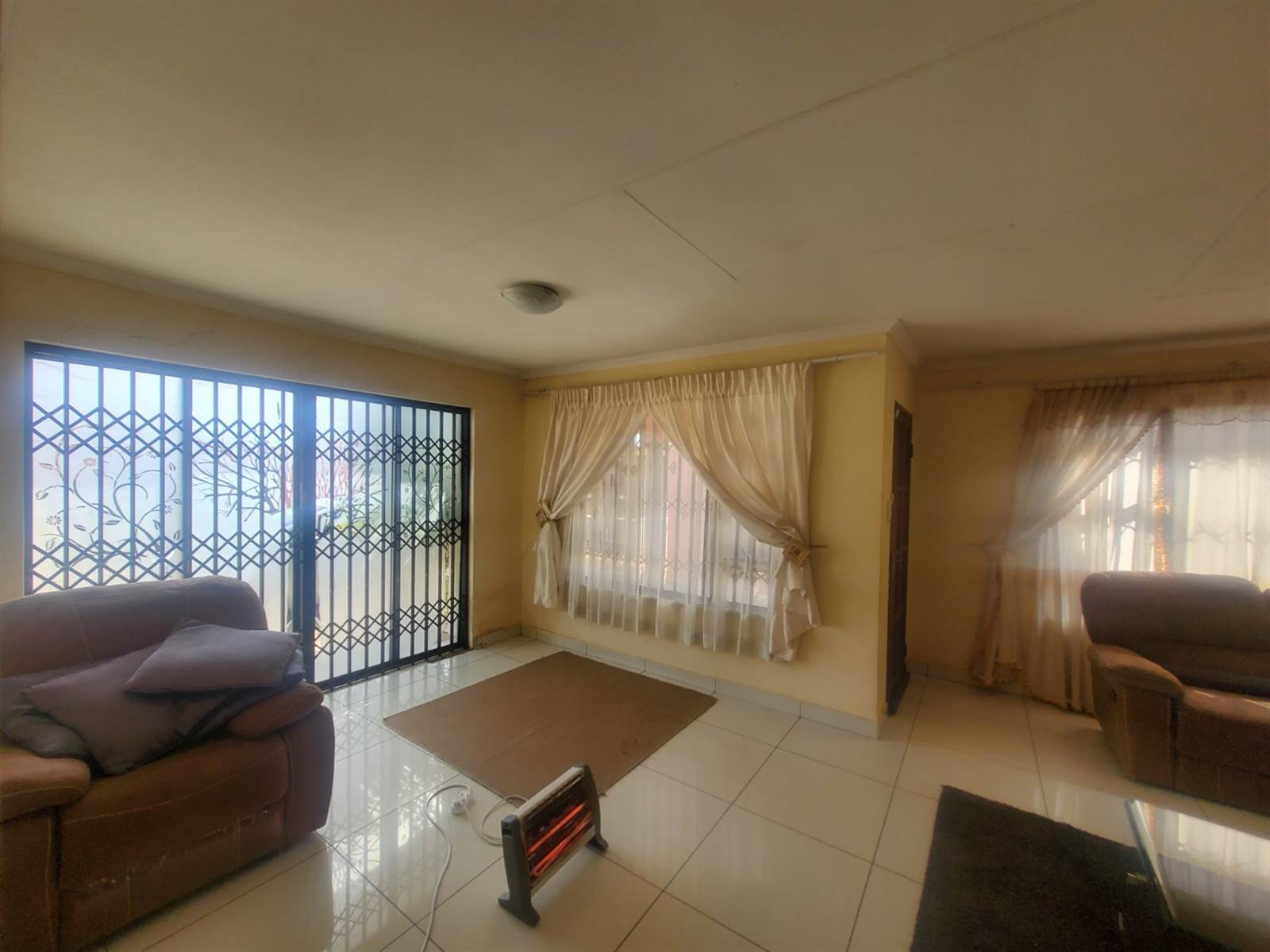 3 Bed House in Naledi photo number 7