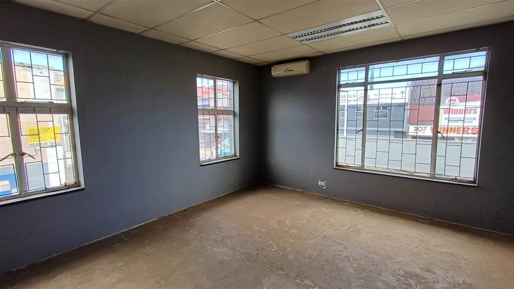 195  m² Commercial space in Congella photo number 15