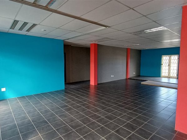 195  m² Commercial space