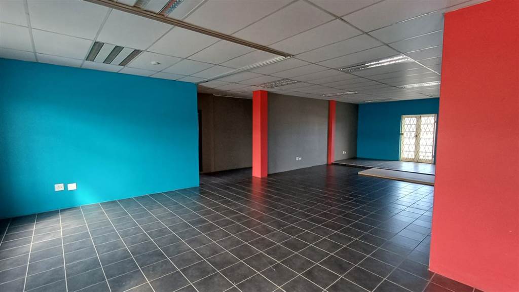 195  m² Commercial space in Congella photo number 3