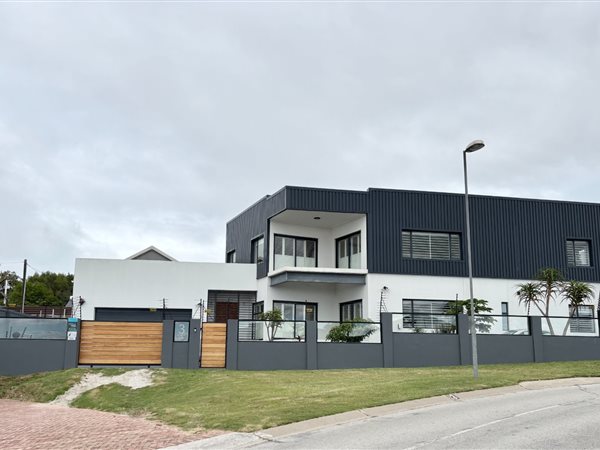 6 Bedroom House 6 Bedroom House