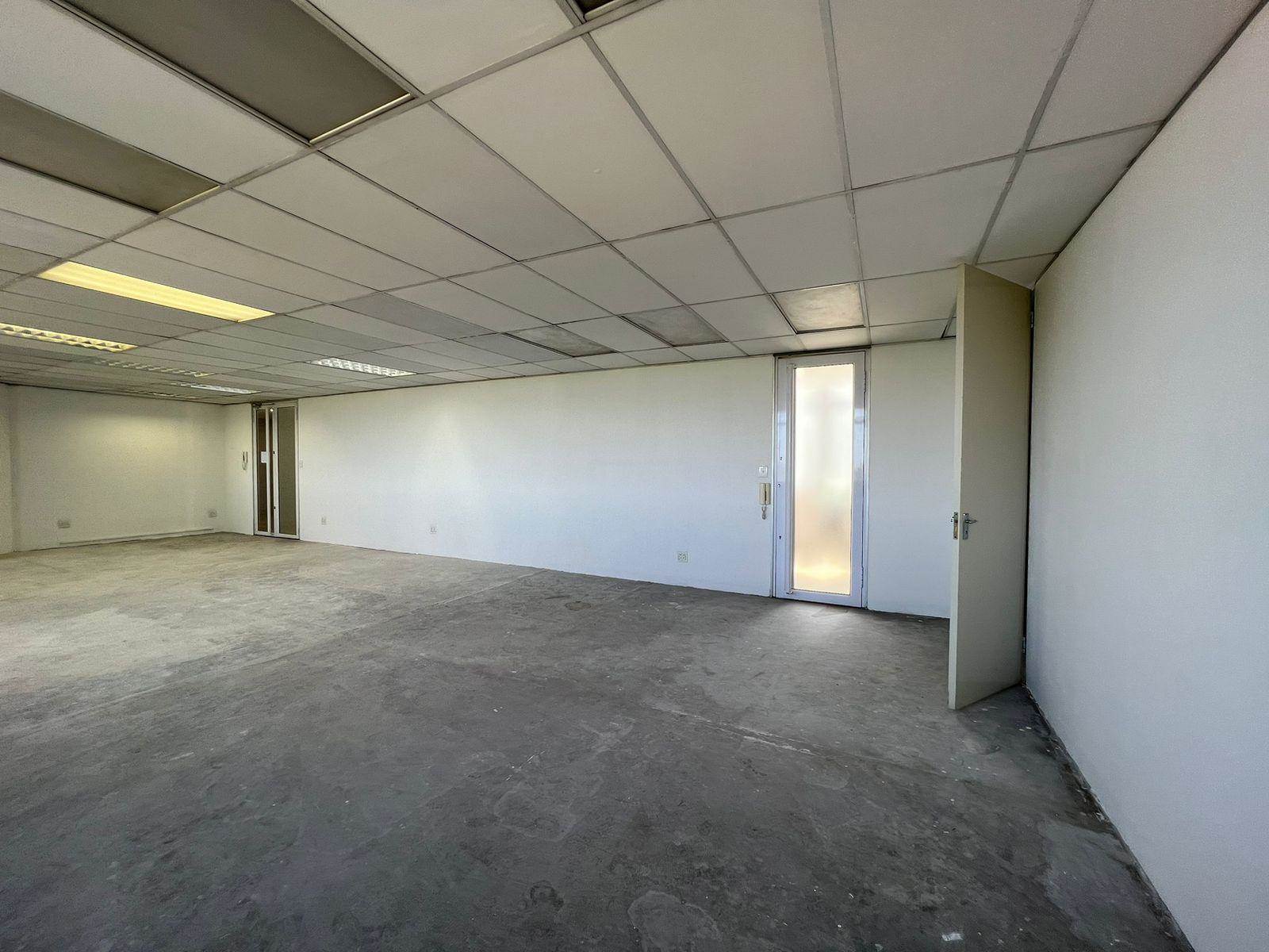 112  m² Commercial space in Illovo photo number 17