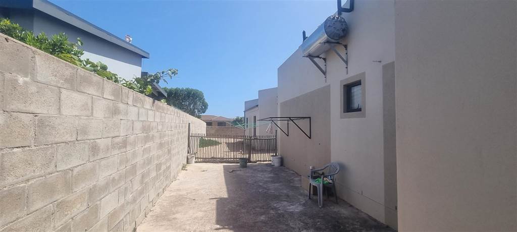 5 Bed House in Myburgh Park photo number 24
