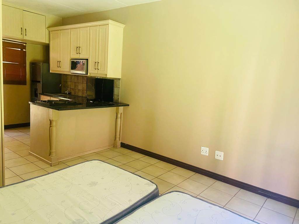 1 Bed Apartment in Bainsvlei photo number 3