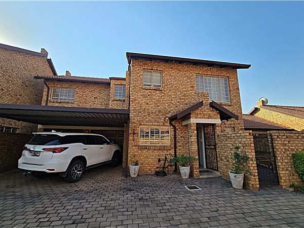 3 Bedroom Townhouse 3 Bedroom Townhouse