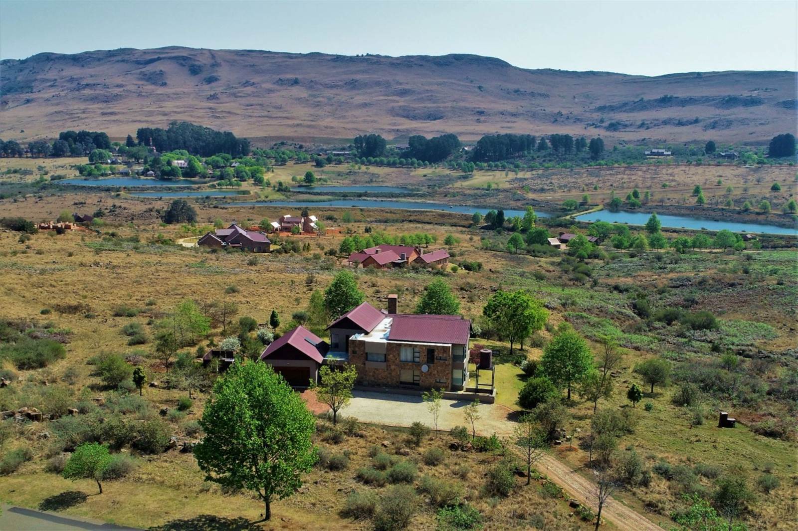 4 Bed House in Dullstroom photo number 5