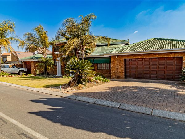 4 Bedroom House 4 Bedroom House