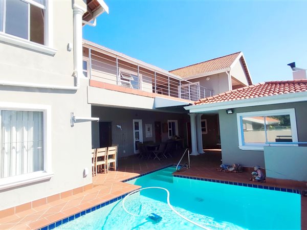 6 Bed House in Port Edward