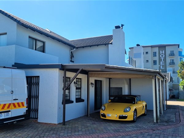3 Bed Townhouse in Diaz Beach
