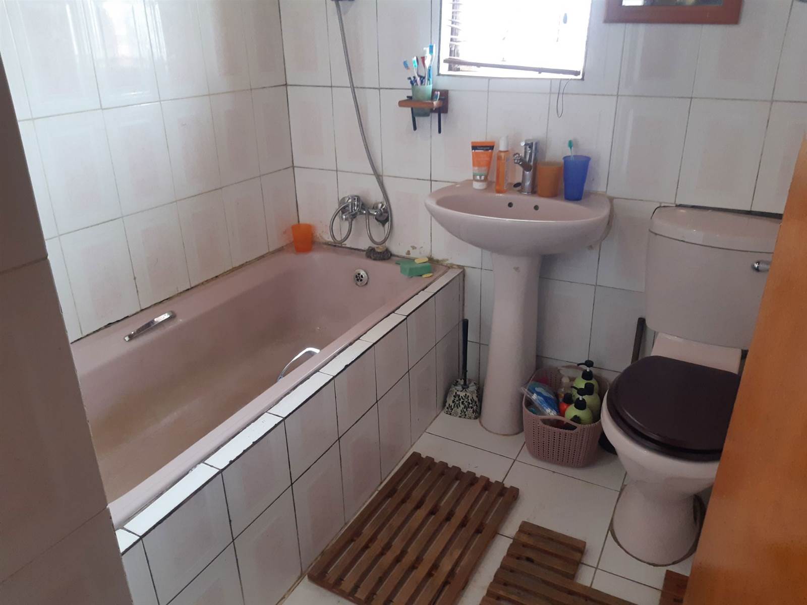 2 Bed House in Uitenhage Central photo number 6