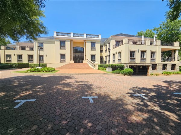 702  m² Commercial space in Bryanston