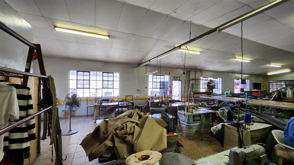 942  m² Industrial space in Pretoria North photo number 5