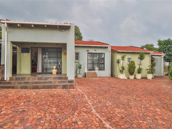 7 Bed House in Ormonde