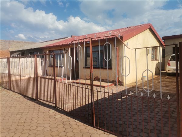 2 Bed House in Naledi