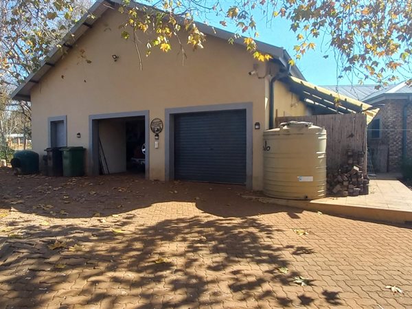 4 Bedroom House 4 Bedroom House