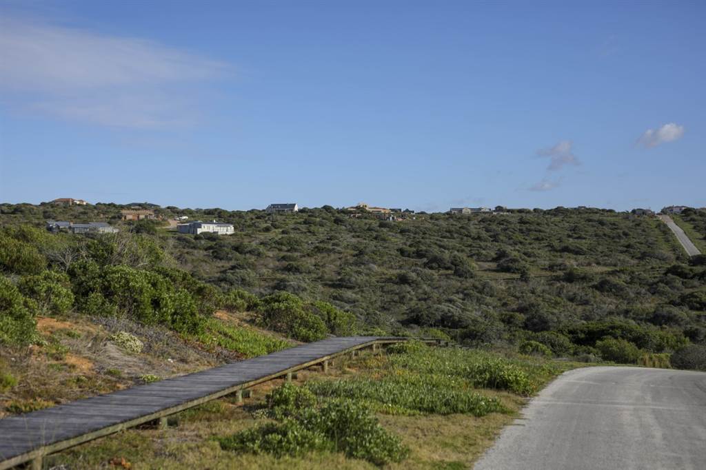 860 m² Land available in Stilbaai photo number 8