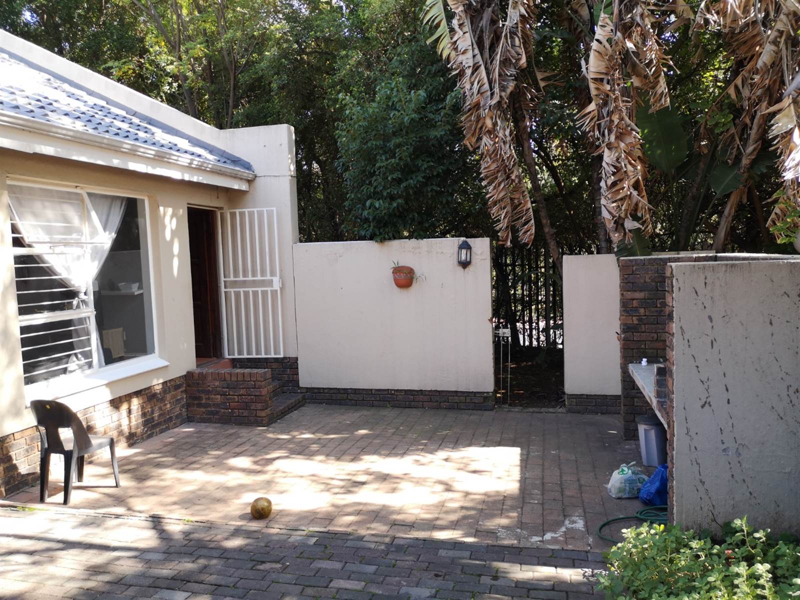 2 Bed Townhouse in Fourways Gardens photo number 2