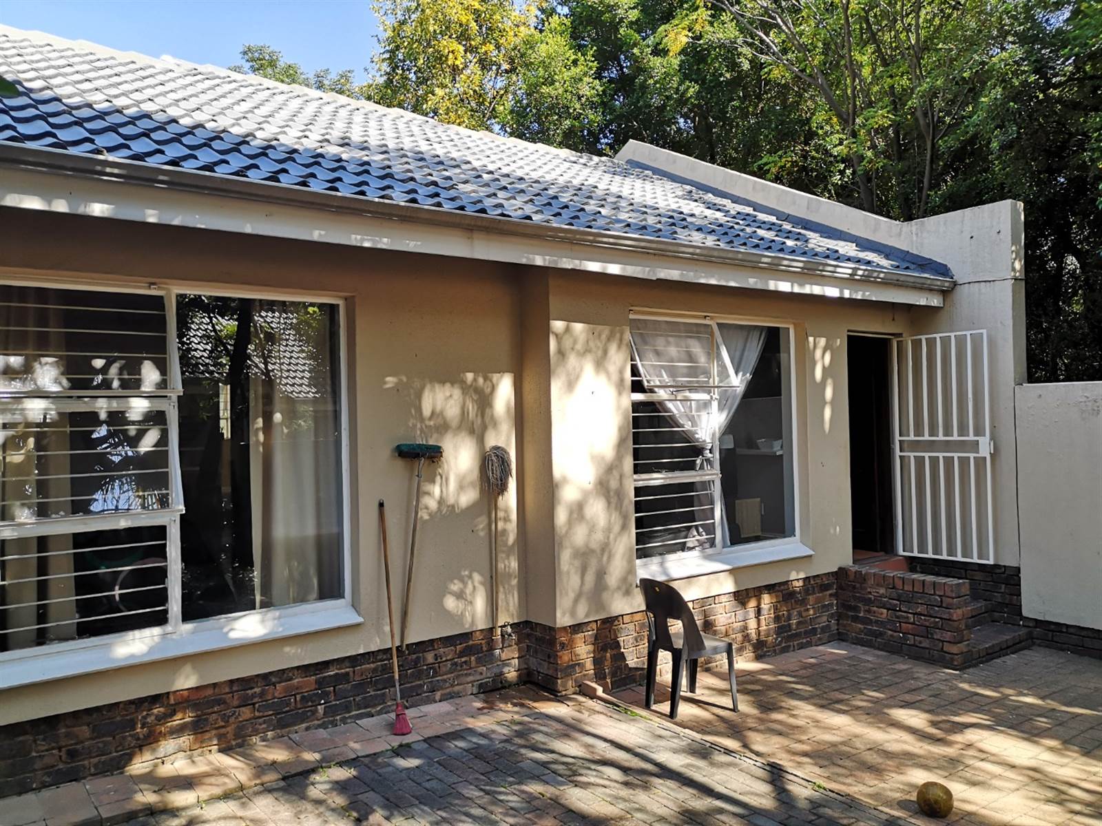2 Bed Townhouse in Fourways Gardens photo number 1