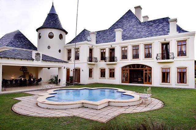 8 Bed House in Mooikloof Equestrian Estate photo number 3