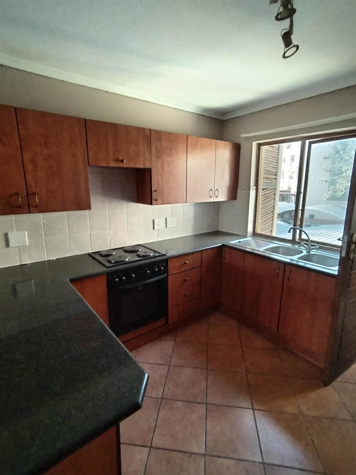 2 Bed Apartment in Zambezi Country Estate photo number 30