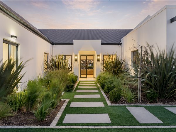 4 Bedroom House 4 Bedroom House