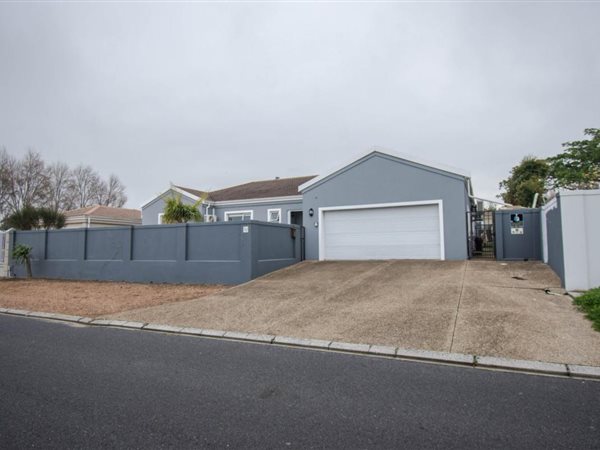 4 Bedroom House 4 Bedroom House