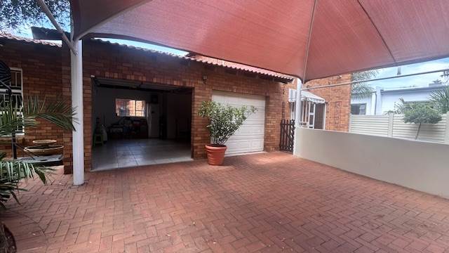 6 Bed House in Marais Steyn Park photo number 22
