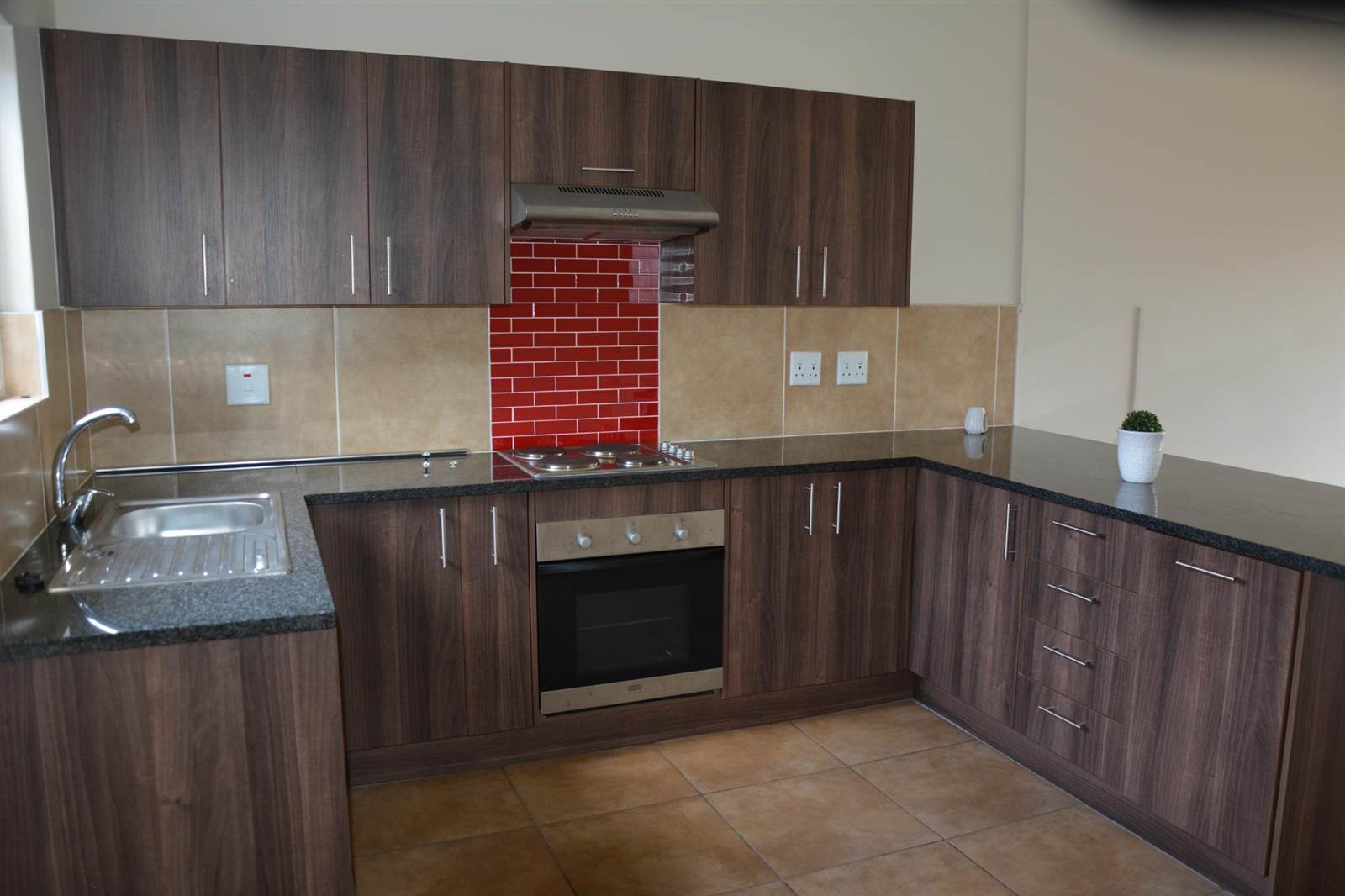 1 Bed Apartment in Eastland Mature Lifestyle Estate photo number 4