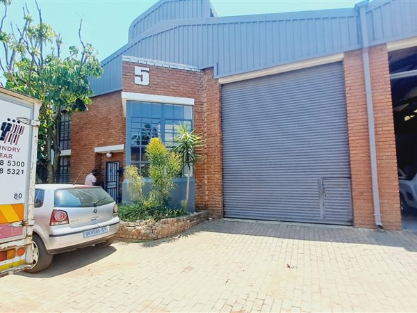 330  m² Industrial space