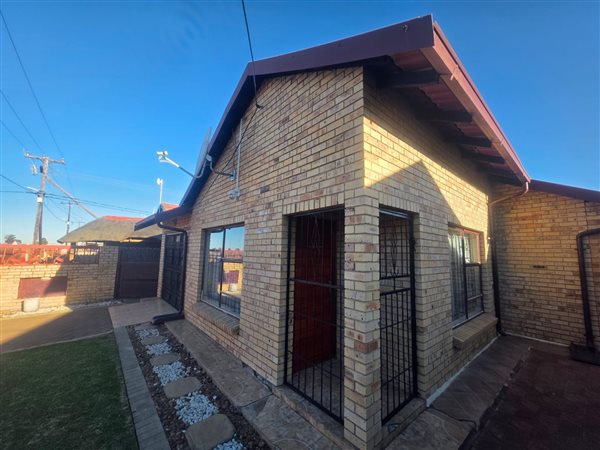 4 Bedroom House 4 Bedroom House