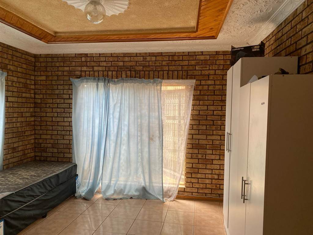 4 Bed House in Mmabatho unit 6 photo number 11