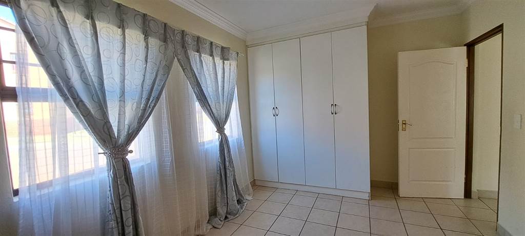 3 Bed Apartment in Lydenburg photo number 11