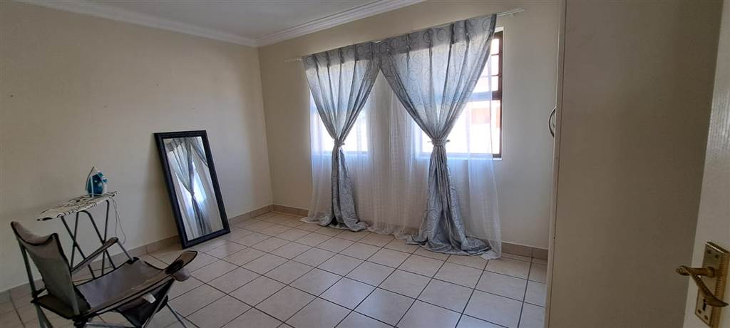 3 Bed Apartment in Lydenburg photo number 10