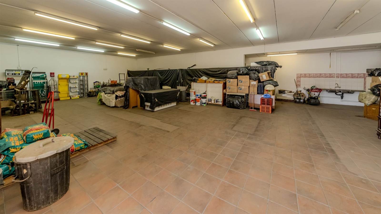580  m² Retail Space in Hamberg photo number 22