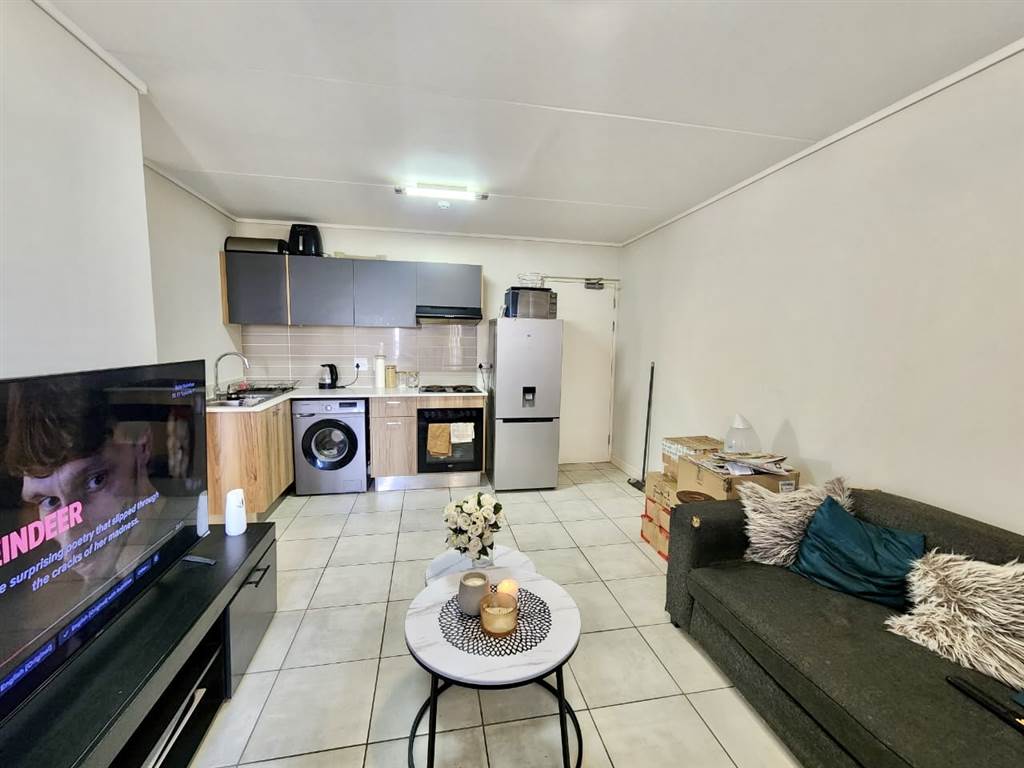 1 Bed Apartment in Gordons Bay Central photo number 10