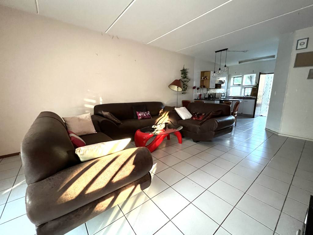 2 Bed Apartment in Sandown photo number 4