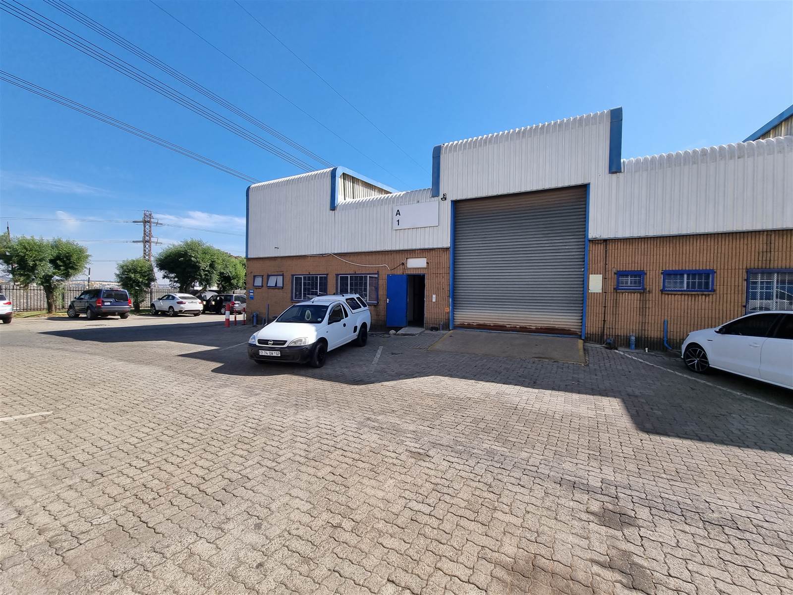419  m² Industrial space in Selby photo number 1